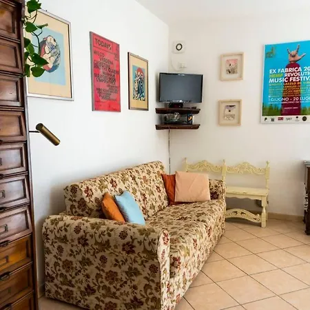 Casa Tiziana Con Ampio Patio E Parcheggio Riservato アパート