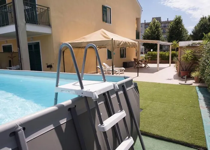 Casa Tiziana Con Ampio Patio E Parcheggio Riservato * アルベンガ